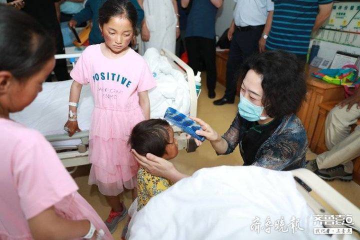 洁白哈达献给烟台医护人员！3个藏族先心病女孩