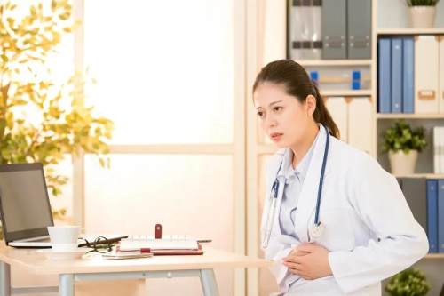 女医生半夜12点突然肚子剧痛！她在8小时内用这3步完成了自救
