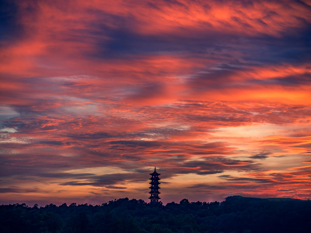 Beauty of Shenzhen the setting sun is lubricious now