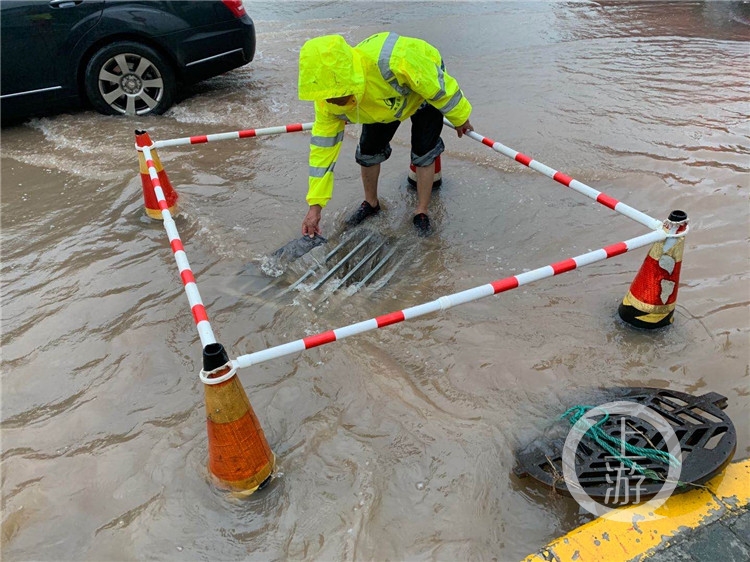 暴雨致重庆主城21处道路积水 宏帆花市等8处路段短时断交