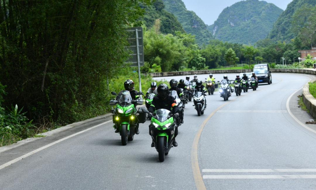 與一堆“綠色的“摩托車騎游西南邊關是怎樣的體驗？