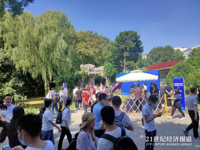 现场｜医药界的“今日头条”：第三批全国药品集中采购上海开启