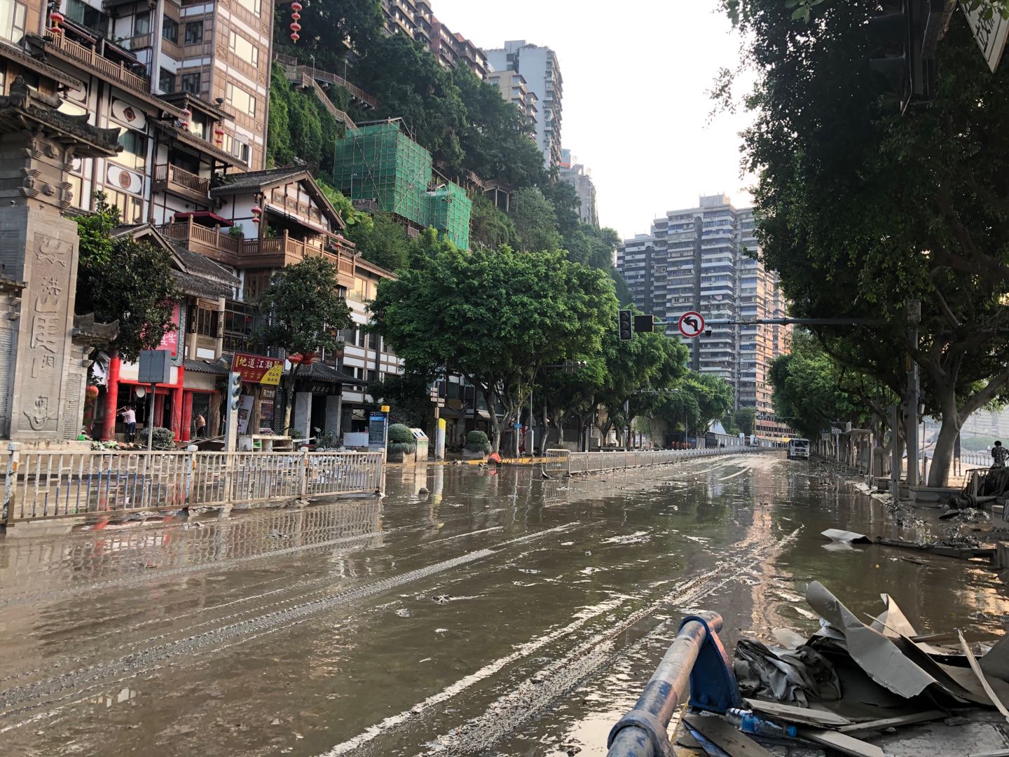 重庆洪水致26.32万人受灾，洪崖洞等受灾区已开始清淤