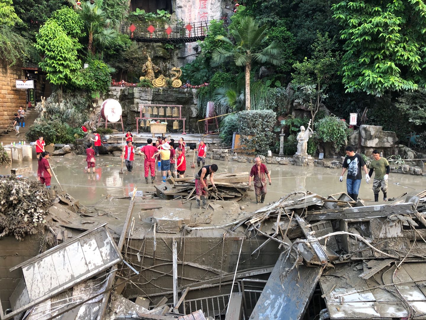 重庆洪水致26.32万人受灾，洪崖洞等受灾区已开始清淤