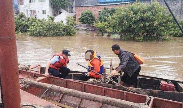 81公里|跳江女子的81公里生死漂流 接近死亡时后悔了借浮木求生