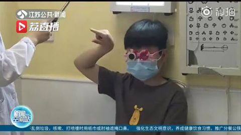 视频|1岁宝宝因视频早教致近视100度 医生：两岁前最好不接触任何电子产品