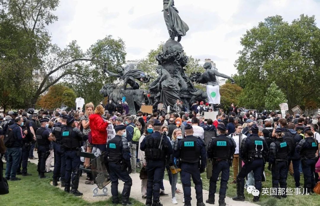 欧洲各国怎么都开始反口罩反疫苗游行？！这画面，整个欧洲大陆都疯了