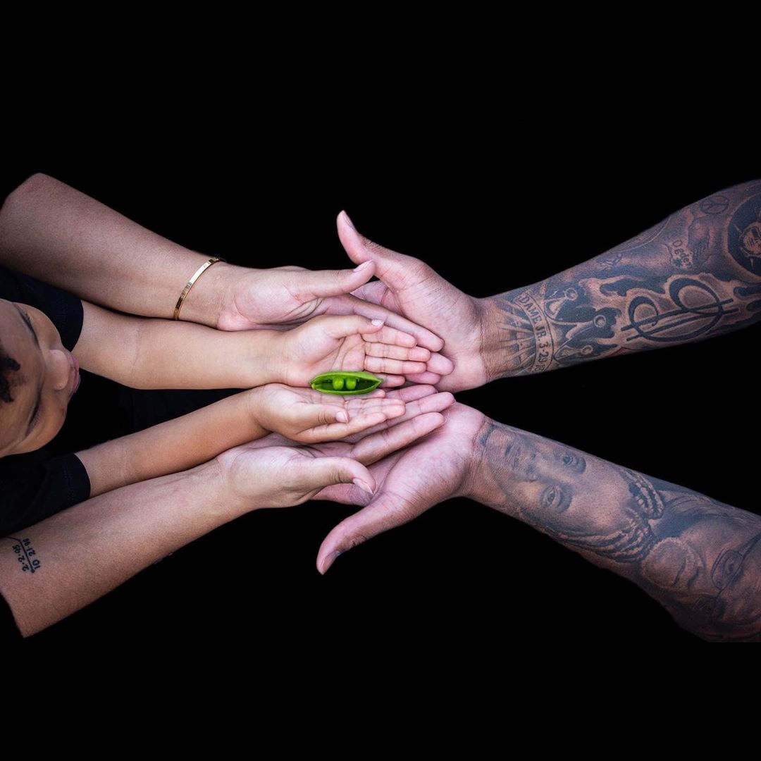 Congratulation! Lilade announces the wife affirms the good news of the boy-girl twin on the bosom