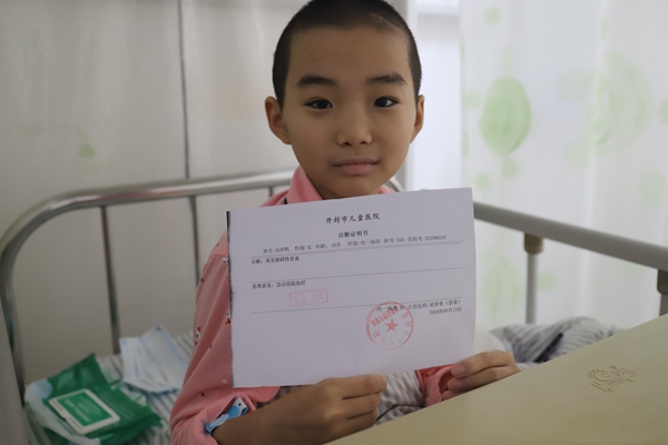 妹妹患重病，13岁哥哥顶38℃高温街头卖画筹医药费