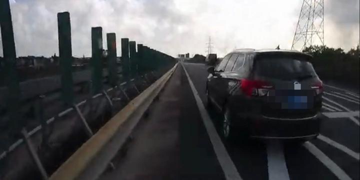 盲开|男子梦游盲开半小时上高速这到底咋回事？