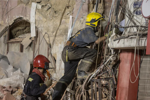 贝鲁特爆炸发生一个月，救援人员废墟中发现生命迹象