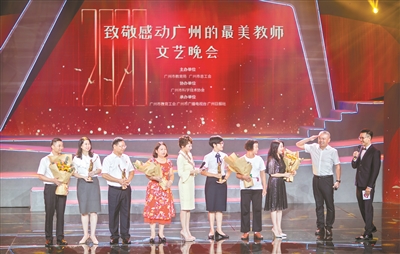 他们用行动诠释“最美教师”