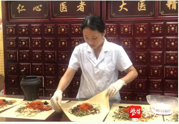 南中医学子寻访中医药“守艺人”，用视频日记记录中医药守艺故事