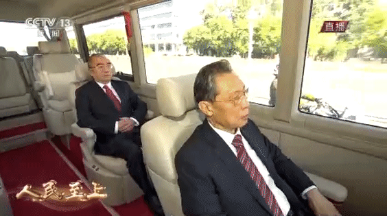 钟南山获授勋！国家功臣，国礼待之