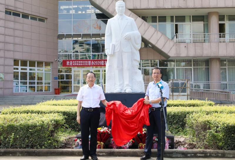 陳鶴琴雕像在咸陽職院落成