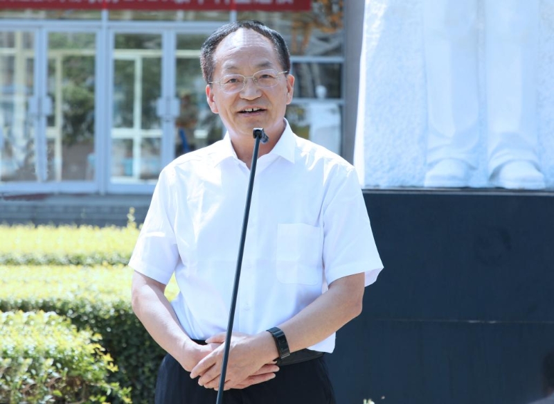 陳鶴琴雕像在咸陽職院落成