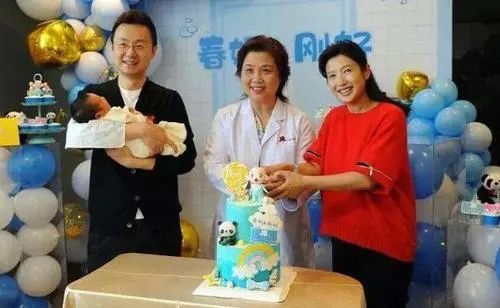 《新闻联播》连续“上新”两员大将！四代“国脸”你还记得吗？