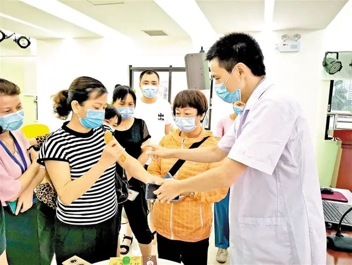 沙井街道组织252场中医药健康文化讲座进党群服务中心，让市民受惠受益