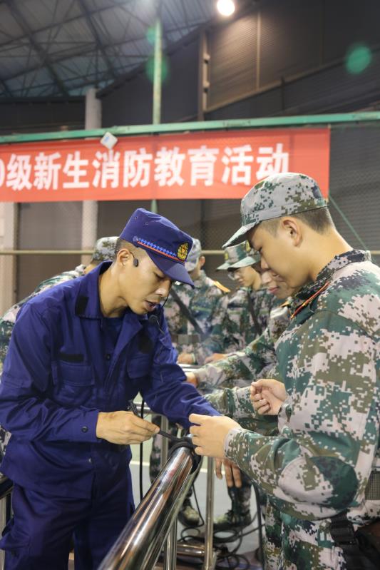 重庆大学：6400余名新生人人参与安全教育“第一课”