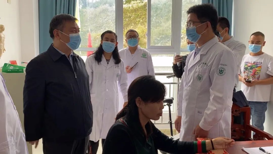 国家中医药管理局赴泸开展中医药扶贫调研