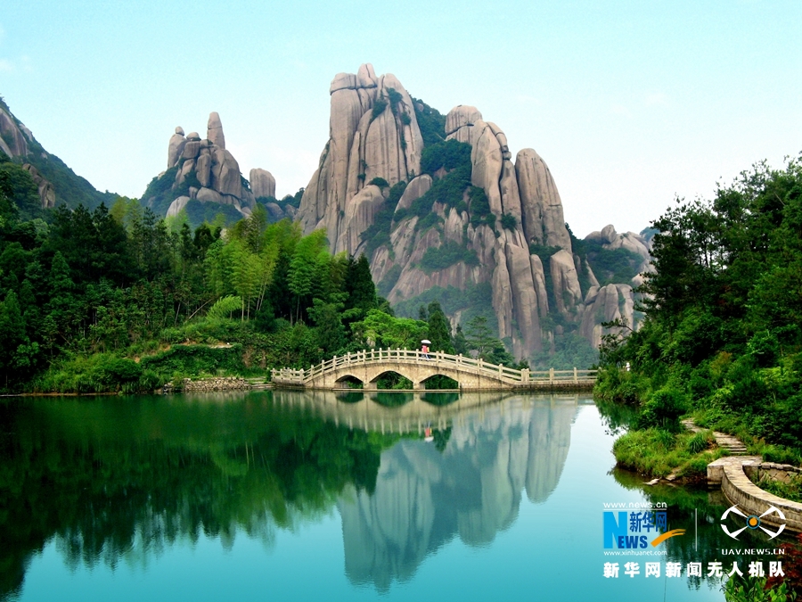 ""Flying" China" Fuding Taima Mountain: Viewing the sea, the sky and the wonderful rocks