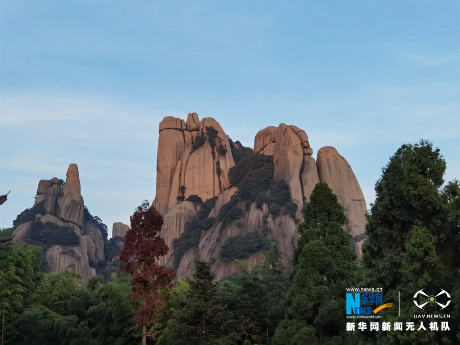 ""Flying" China" Fuding Taima Mountain: Viewing the sea, the sky and the wonderful rocks