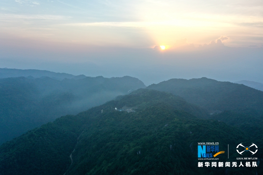 ""Flying" China" Fuding Taima Mountain: Viewing the sea, the sky and the wonderful rocks