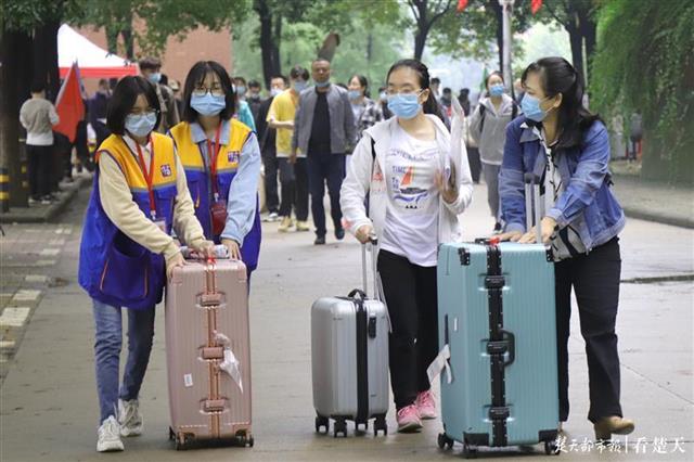 最小年仅15岁，武科大城市学院迎来新生