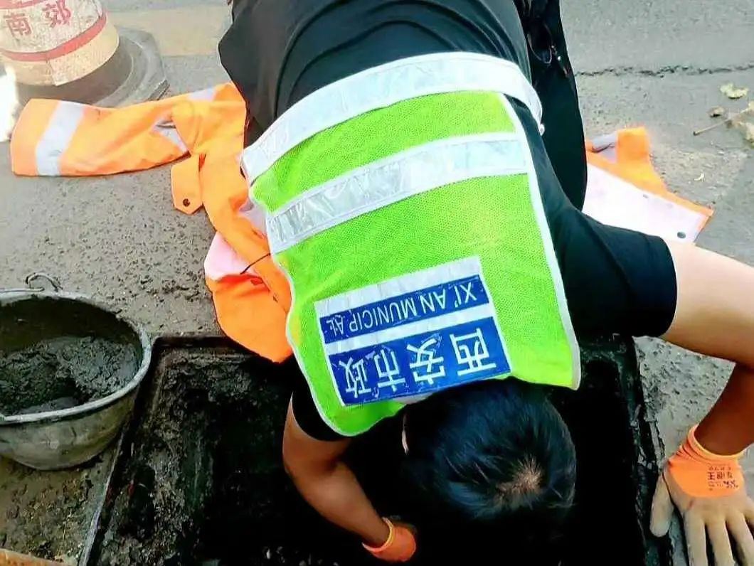 喜迎国庆｜擦橱窗洗家具扮靓城市风景线，千年古都光彩熠熠迎双节