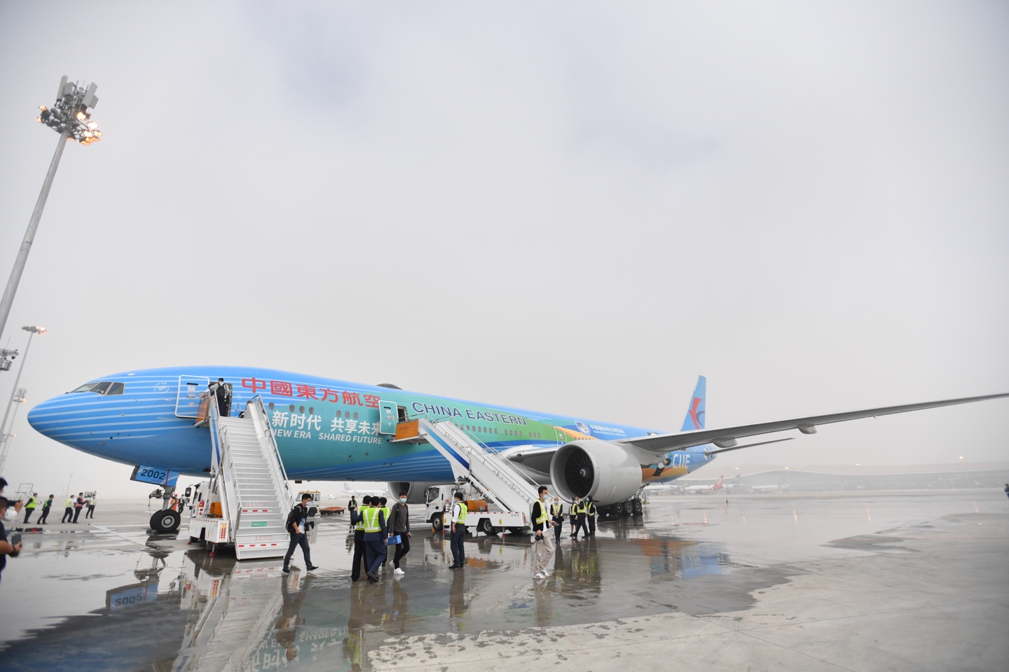 大兴机场今天满一周岁 东航全球首架“进博号”从上海飞去“庆生”发布“大兴随心飞