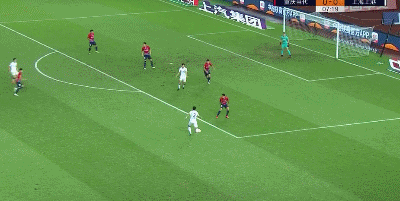 半场：张卫染红元敏诚头球破门，重庆1-0上港