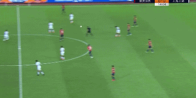 半场：张卫染红元敏诚头球破门，重庆1-0上港