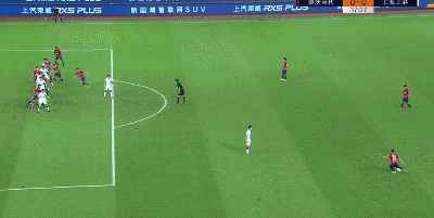 半场：张卫染红元敏诚头球破门，重庆1-0上港