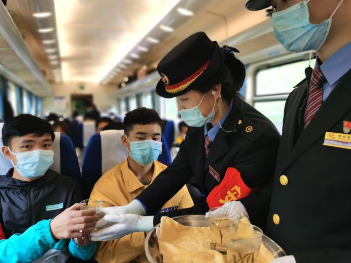 慢下来!国庆长假体验贵州"进沪"绿皮列车