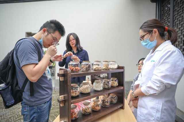 这是医院还是公园？上海这家医院内的近万平方米精品园林成网红打卡地