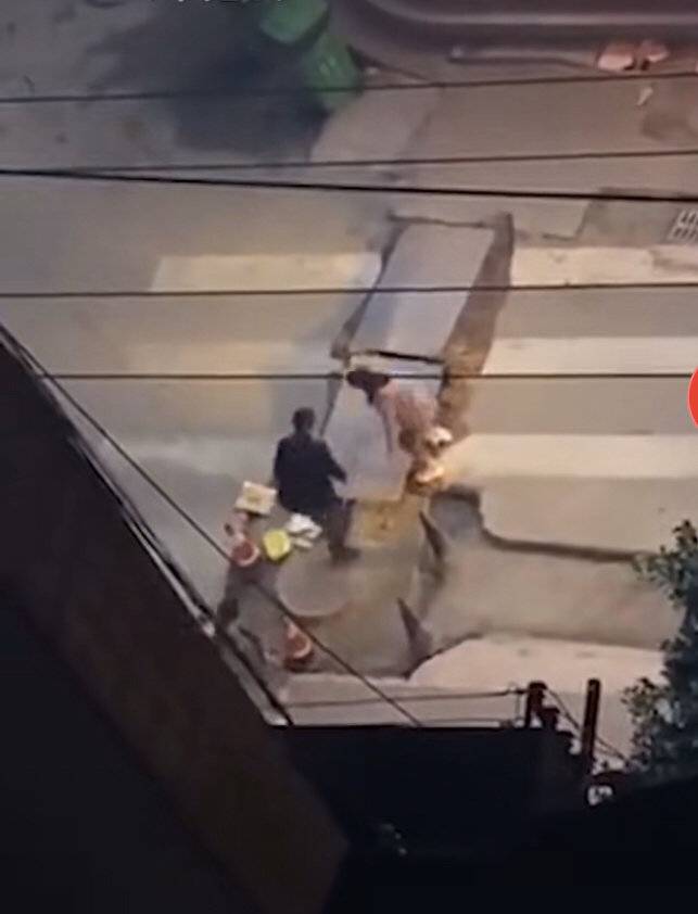 【修马路】四川女孩“修马路”走红 她却说自己“没那么高尚”