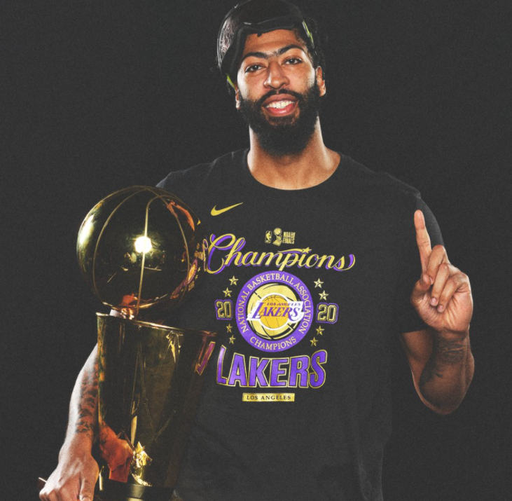 戴维斯是第一位篮球大满贯球员