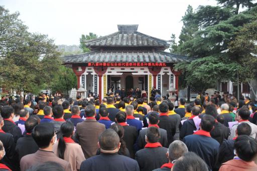 河南南阳：祭拜医圣 传承中医药文化