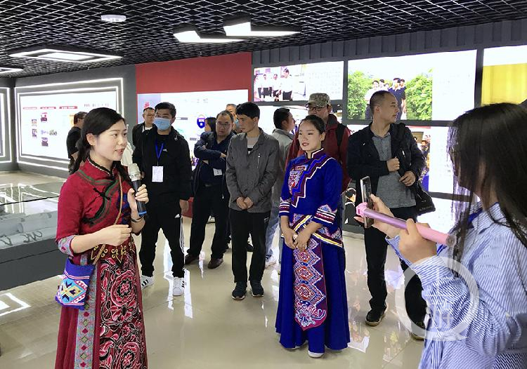 网络名人看重庆 | 易地搬迁住进“小洋楼”“互联网+”助力扶贫攻坚