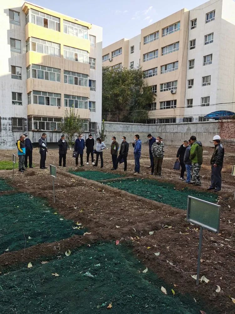 濟(jì)大科技園山東潤(rùn)涵新材料科技有限公司為園區(qū)送錦旗