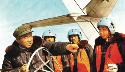 这名“放牛娃”击落美国空军飞机，还活捉美军王牌飞行员