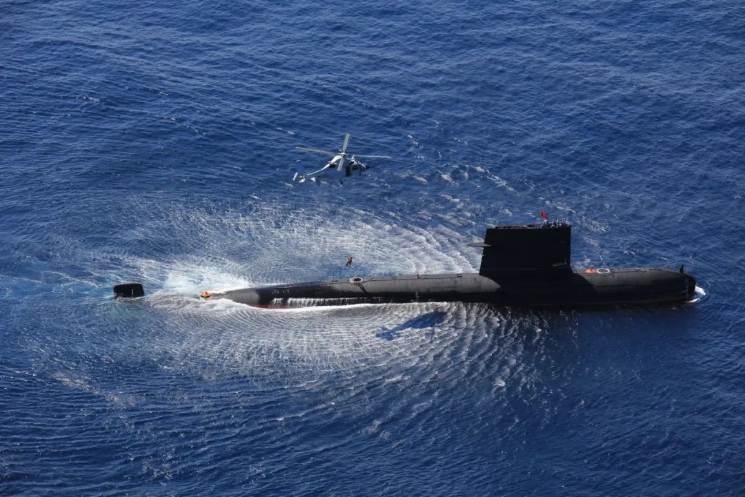 潜航深海29年……他们筑起一道水下长城