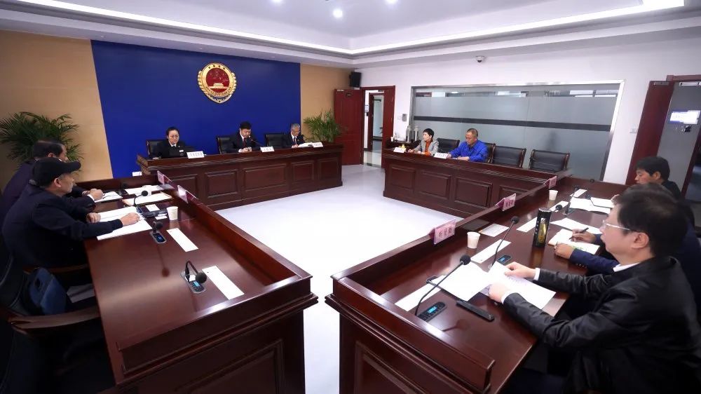  [Publicity of procuratorial affairs] Wuhu, Anhui: the Procurator General presides over public hearings on cases involving private enterprises