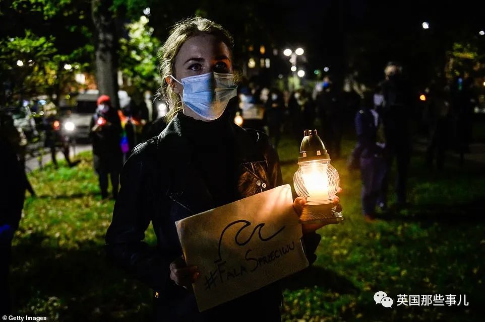 有缺陷的胎儿都不能堕！这一项裁决，让波兰女性彻底愤怒了