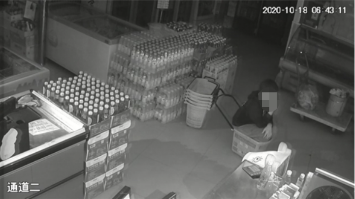 10岁男孩被锁超市库房一整夜 家长急疯！他却在吃吃喝喝跳舞排遣……网友：他干了我小时候一向想干的事