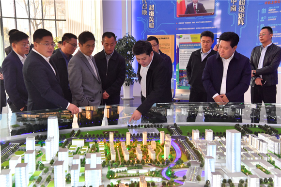 天桥区委书记韩伟调研梓东大道提升工程和重点项目建设工作