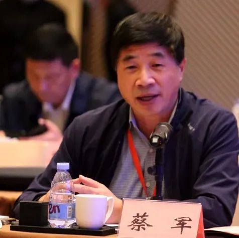 上海市交通委员会一级巡视员 蔡军上海市缓解交通拥堵的政策之一是