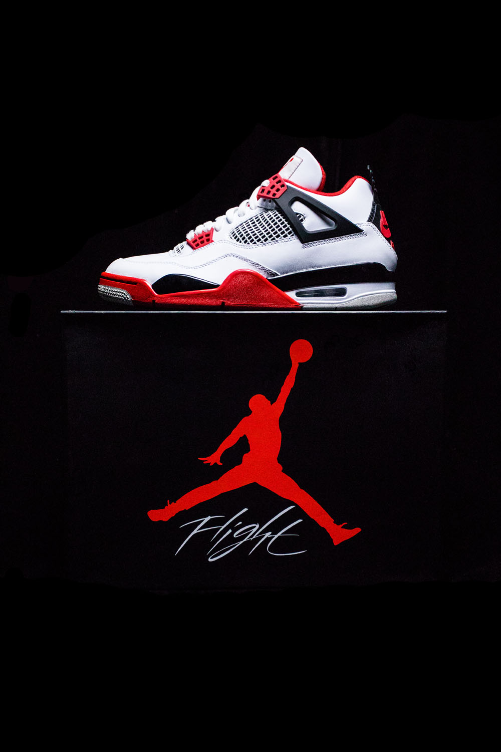 今年最值得买的 aj!白红 aj4 全网最快上脚