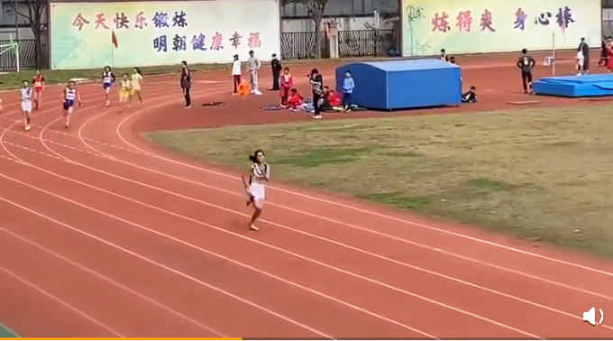 【跑出】初中女生跑出国家一级运动员水平 场下温柔恬静，场上极具爆发力