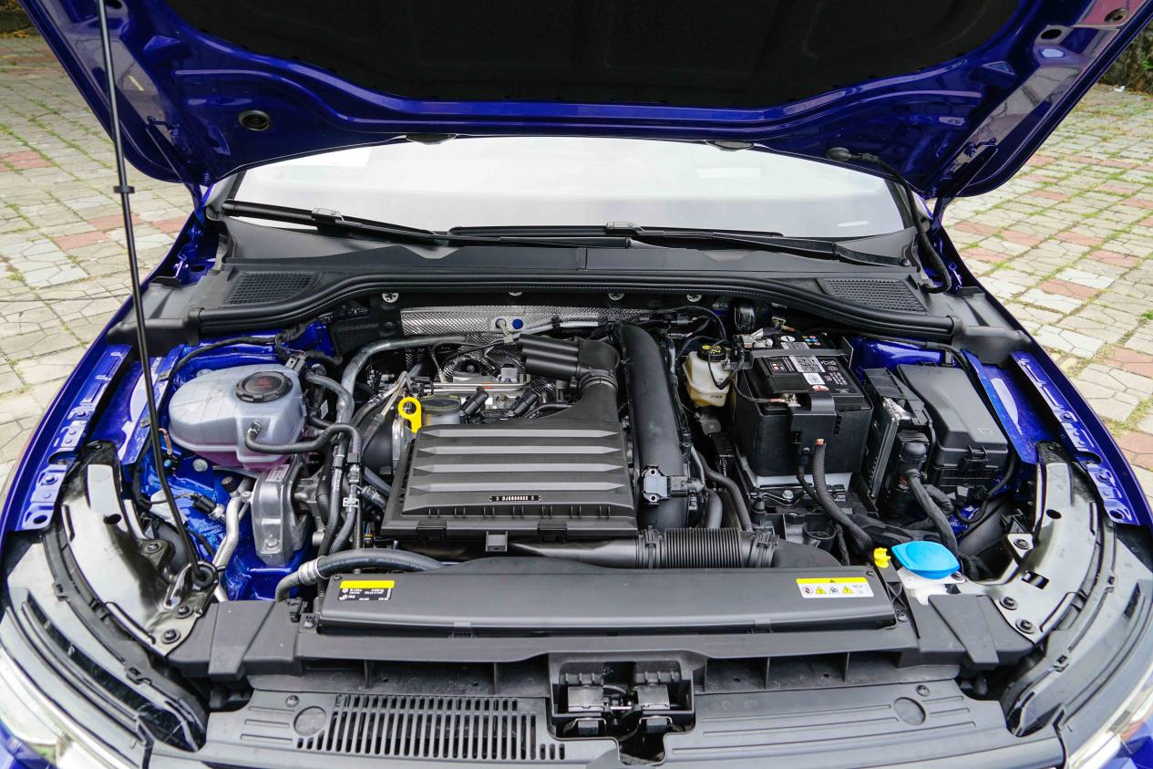 不负年轻一场 试驾：第八代高尔夫